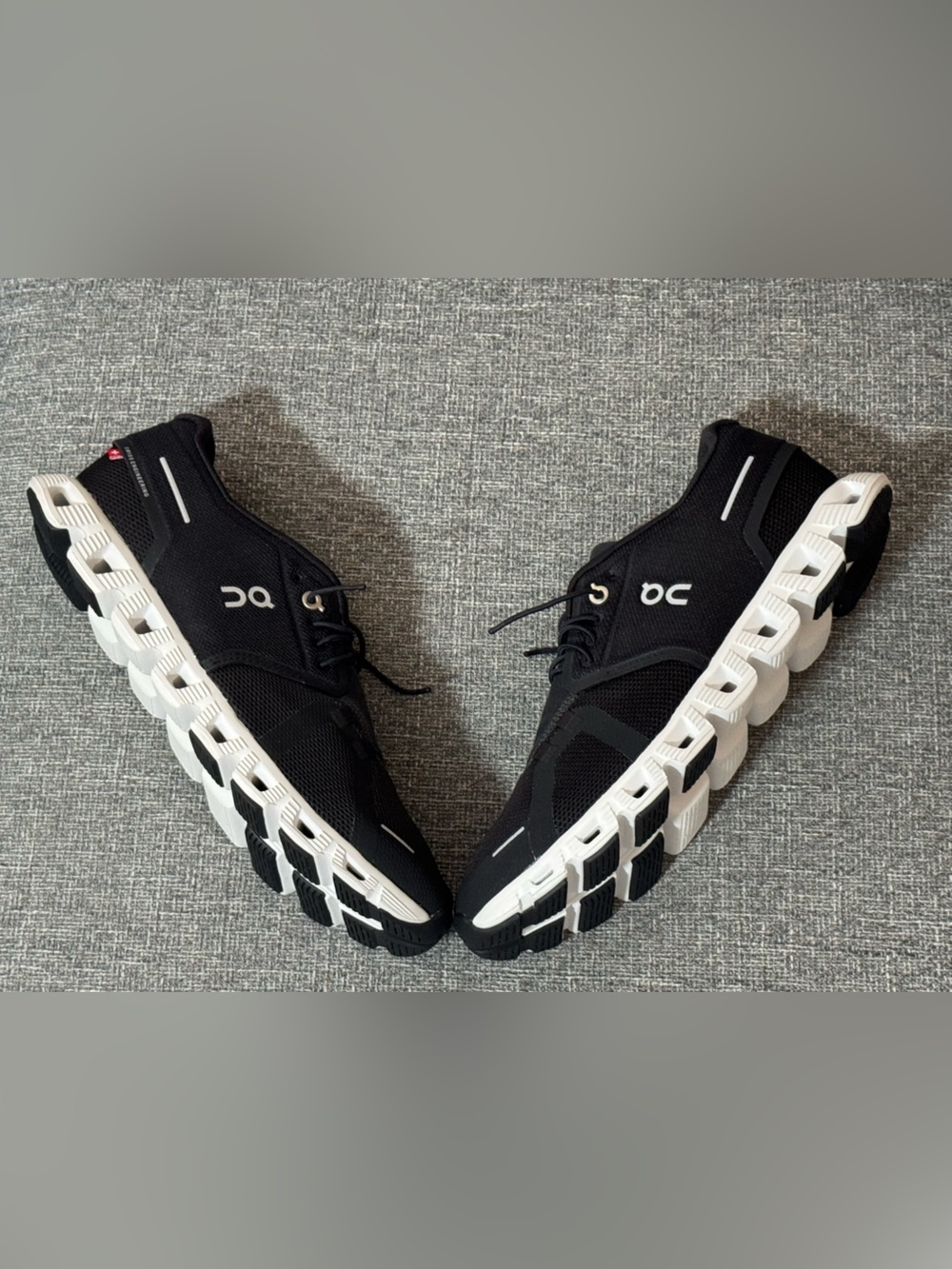 On Running Cloud 5 Black and White Mens